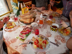 Autre déjeuner avec pommes de terre et du poulet